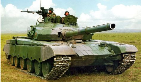 Ở phía Đông - cao nguyên Tây Tạng là hệ thống núi Karakoram, điểm cao nhất của nó không thua kém gì Everest -đó là đỉnh Chogori cao 8.614 m. Một chút về phía Nam là dãy núi Gangdis (còn gọi là Transgimalaya) với chiều rộng 300 km ở phần trung tâm và điểm cao nhất hơn 7.100 m. Về phía đông nam là vùng lãnh thổ tranh chấp mà Ấn Độ gọi là Arunachal Pradesh (Nam Tây Tạng) với các thành phố có độ cao hơn 3.000 mét, hình thành các hành lang hẹp ở độ cao không kém.