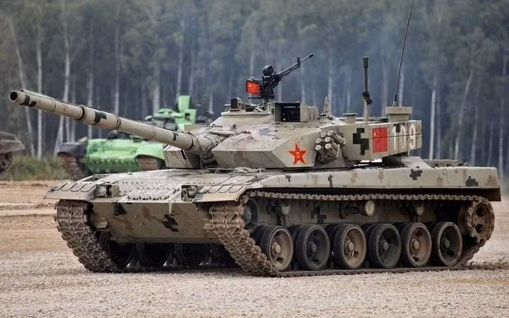 Ngoài ra, đội hình xe tăng còn được trang bị BMT Type 99 (xe tăng chiến đấu chủ lực thế hệ thứ 3) mà truyền thông Trung Quốc thường gọi là "tốt nhất trên thế giới". Đây là một chiếc xe tăng nặng 54 tấn nhưng hỏa lực tương tự Type 96.