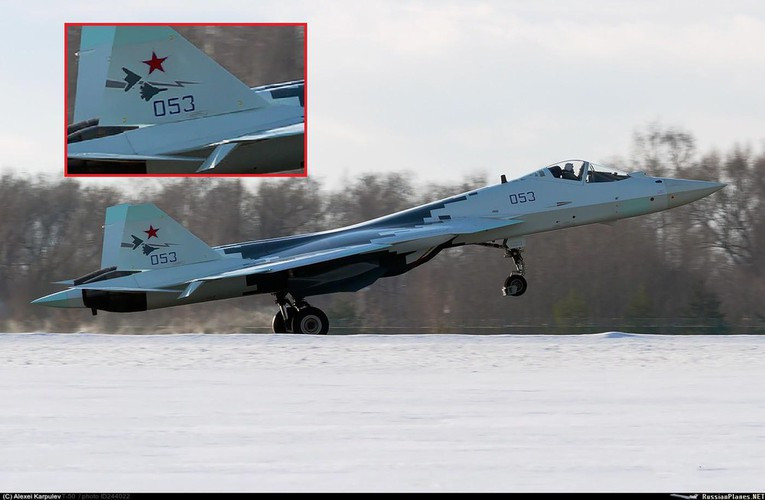 "Phi công đã ở trong buồng lái trong suốt chuyến bay, nhưng chỉ kiểm soát hiệu suất của tất cả các chức năng", hãng tin RIA Novosti dẫn nguồn tin trong tổ hợp công nghiệp quân sự Nga cho biết.