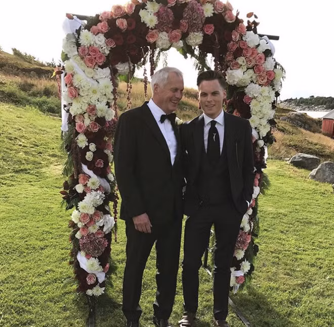 Trong khi đó, chàng rich kid Gustav Magnar Witzøe - con trai của tỷ phú Gustav Witzoe sở hữu những trang trại nuôi cá lớn nhất Na Uy.