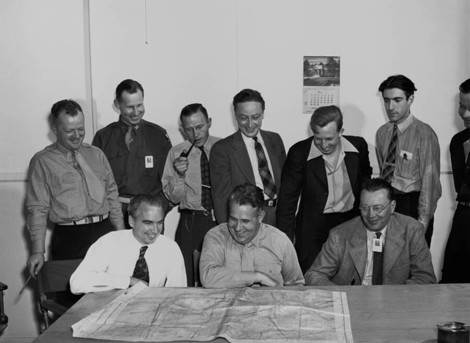 Mọi chi tiết của Dự án Manhattan đều là tuyệt mật. Mỗi nhân viên làm việc cho dự án không được phép tiết lộ công việc của mình với bất cứ ai.