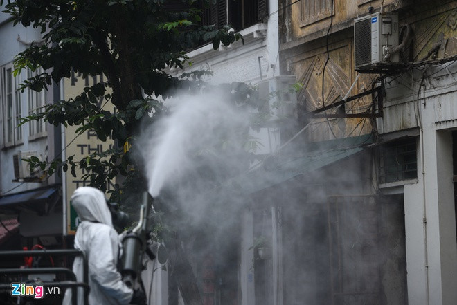 Xem xet dong cac cua hang an uong quanh Benh vien Bach Mai