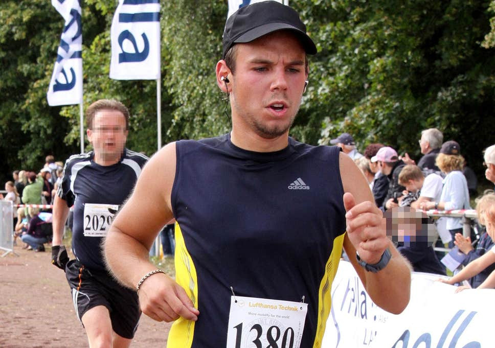 Lý do cơ phó Lubitz cho máy bay rơi được xác định là trầm cảm và rắc rối tình cảm do chia tay với bạn gái. Cơ phó Lubitz phải uống thuốc điều trị trầm cảm Mirtazapine liều cao nhất.