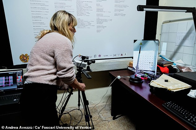 Các chuyên gia cho hay thanh kiếm cổ xưa trên có thể là một vật thể trong nghi lễ hoặc vũ khí được sử dụng trong chiến đấu.