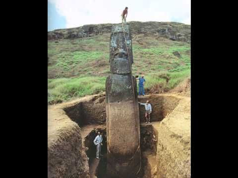 Các chuyên gia cho hay phần thân của bức tượng Moai được chôn sâu dưới đất có những dòng chữ được gọi là tranh khắc đá.