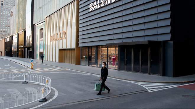 Cụ thể, vào ngày 22/2 vừa qua, ông Chu Bân, cựu Phó giám đốc điều hành Quỹ Tiền tệ quốc tế (IMF) nhận định dịch Covid-19 do virus Corona chủng mới (SARS-CoV-2) gây ra có thể khiến ngành du lịch Trung Quốc thiệt hại 900 tỉ nhân dân tệ trong tháng 1 và tháng 2.