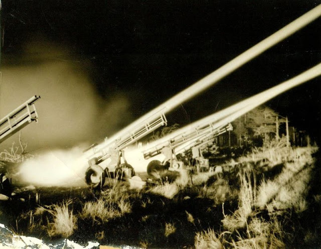 Quân Đồng minh đồng loạt khai hỏa vũ khí nhắm vào các mục tiêu quân sự của Đức quốc xã. Mời quý độc giả xem video: Châu Á kỷ niệm ngày kết thúc Chiến tranh thế giới 2 (nguồn: VTC14)