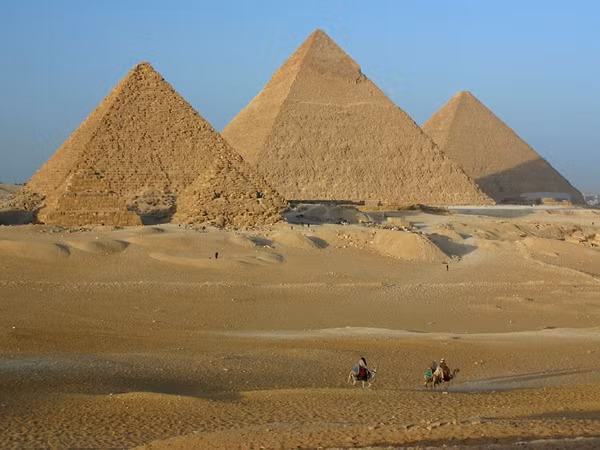 Kim tự tháp hoặc lăng mộ chôn cất pharaoh Ai Cập được đánh giá là nơi cất giữ kho báu khổng lồ được mai táng cùng nhà vua quá cố.