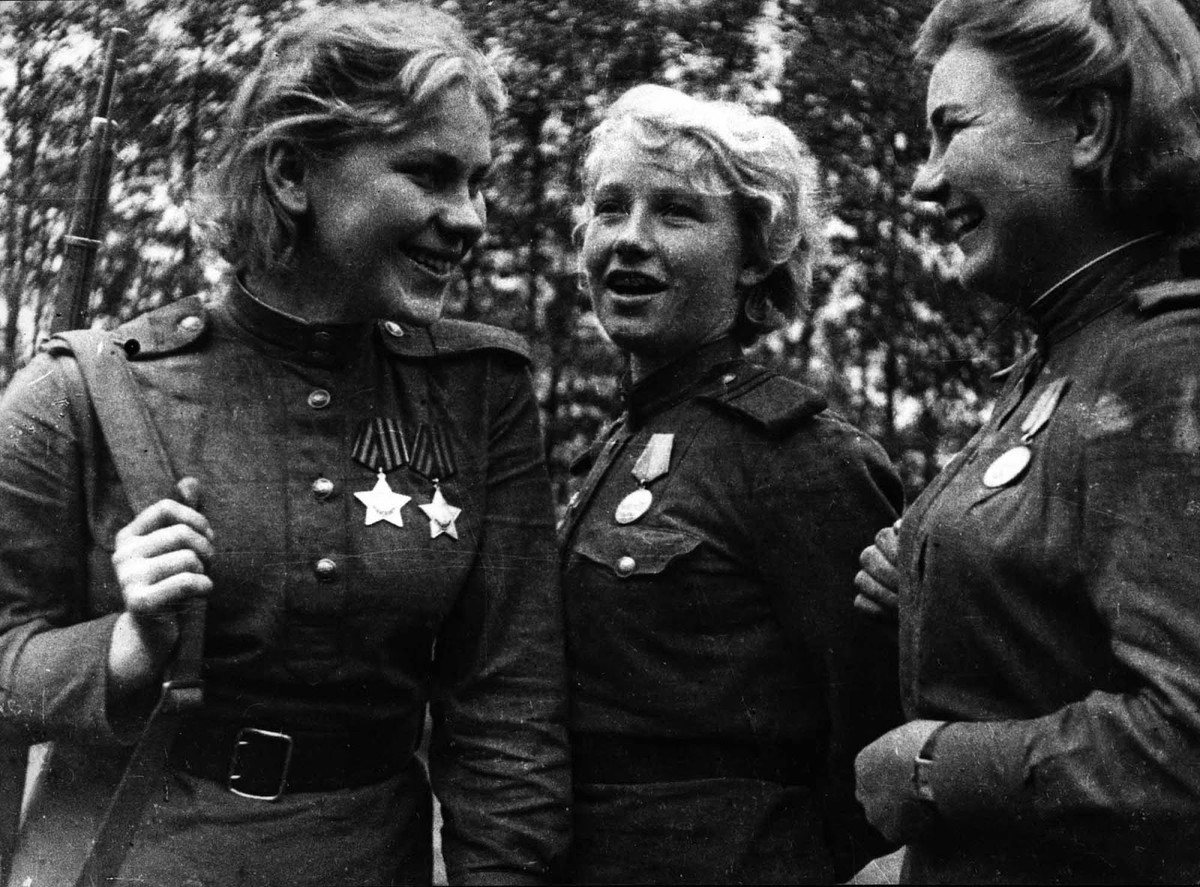 Thế nhưng, vào ngày 27/1/1945, chỉ vài tháng trước khi Chiến tranh thế giới 2 kết thúc, nữ xạ thủ Shanina được phát hiện tử vong trên một cánh đồng với vết đạn pháo trên cơ thể. Theo đó, Shanina không thể nhìn thấy ngày mà Đức quốc xã đại bại và Thế chiến 2 kết thúc. Mời quý độc giả xem video: Bảo tàng đồ cũ thời Liên Xô (nguồn: VTC14)