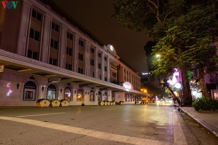 Chính quyền và người dân Thủ đô đang thực hiện quyết liệt các biện pháp nhằm ngăn chặn sự lây lan của dịch Covid-19.