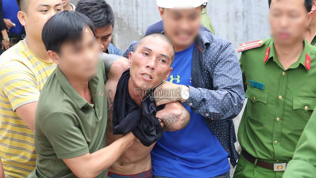 Ngao da giet cha, chem me, coi tran be con tho len noc nha tim vo-Hinh-4