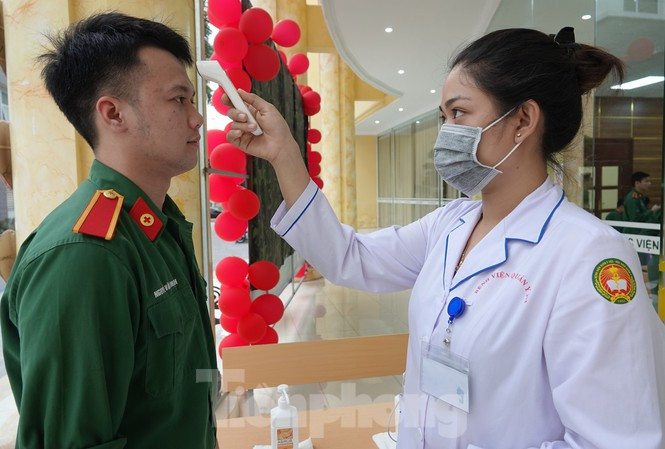 Quan doi chuan bi dien tap thuc binh chong COVID-19 voi 5 cap do