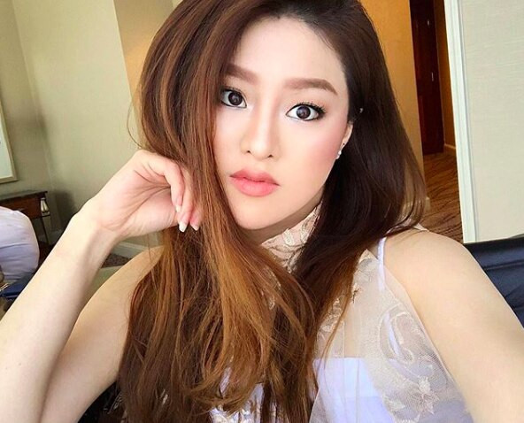 Sau khi tốt nghiệp, Arnada bắt tay vào gây dựng sự nghiệp. Cô là người sáng lập kiêm Giám đốc của công ty thời trang No Faux Official PTE LTD, đồng thời là người sáng lập thương hiệu cafe nổi tiếng Luwak Coffee Global của Singapore.