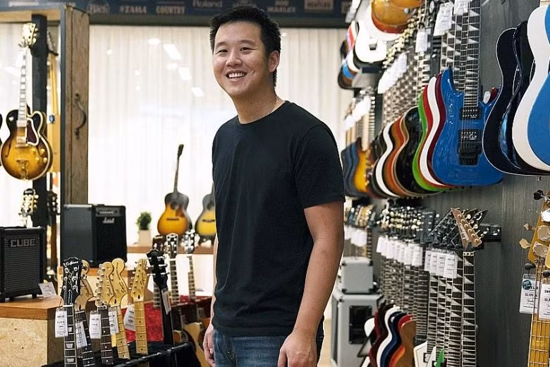 Tỷ phú dầu cọ người Singapore Kuok Khoon Hong có một cậu con trai thông minh, học giỏi là Kuok Meng Ru. Chàng thiếu gia này gây chú ý khi theo học tại Đại học Cambridge danh giá của nước Anh.