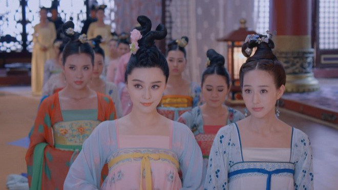 Theo đó, toàn bộ nữ nhân trong Tử Cấm Thành đều là người của vua. Không ai được phép tiếp xúc hay có quan hệ bất chính với họ.