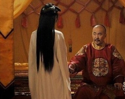 Điều này đồng nghĩa với việc tất cả phụ nữ trong Tử Cấm Thành không được phép có tình cảm với bất cứ người đàn ông ngoài hoàng đế.