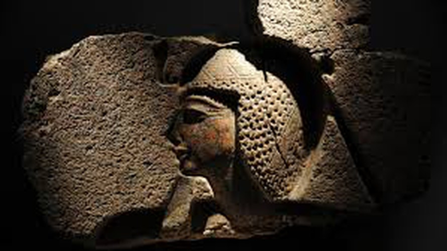 Theo quan niệm của người Ai Cập, một trong những lý do khiến cơ thể có mùi khó chịu là do mái tóc.