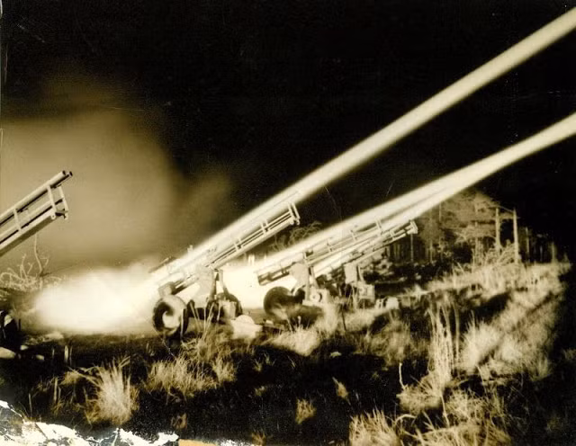 Quân Đồng minh đồng loạt khai hỏa vũ khí nhắm vào các mục tiêu quân sự của Đức quốc xã. Mời quý độc giả xem video: Châu Á kỷ niệm ngày kết thúc Chiến tranh thế giới 2 (nguồn: VTC14)