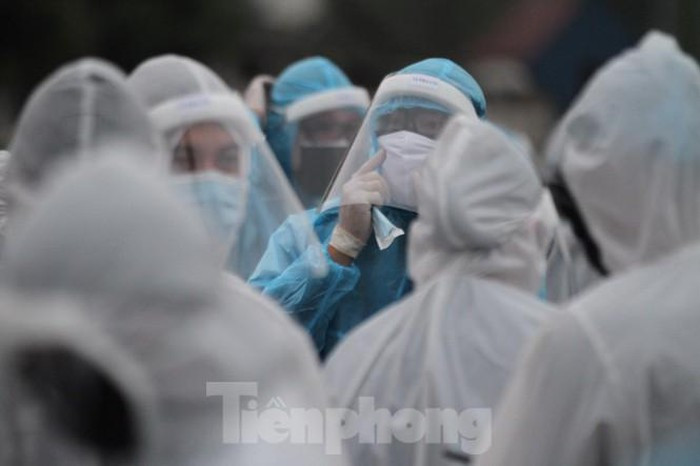 Từ sáng nay 28/3, Bệnh viện Bạch Mai thực hiện quy định “nội bất xuất, ngoại bất nhập” sau khi ghi nhận thêm 2 ca dương tính với SARS-CoV-2 tại bệnh viện này