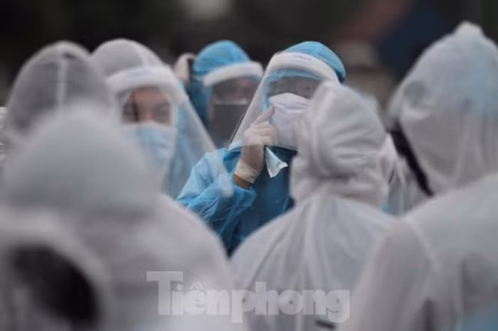 Từ sáng nay 28/3, Bệnh viện Bạch Mai thực hiện quy định “nội bất xuất, ngoại bất nhập” sau khi ghi nhận thêm 2 ca dương tính với SARS-CoV-2 tại bệnh viện này