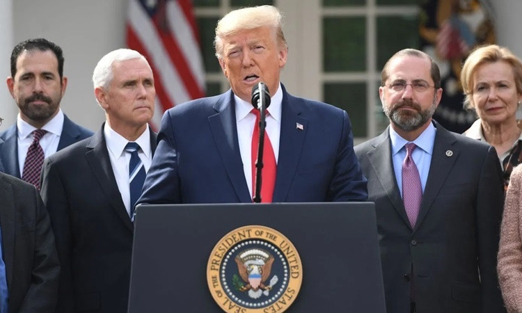 Không chỉ ảnh hưởng đến cuộc sống của người dân, dịch Covid-19 tác động lớn đến kinh tế Mỹ. Các chuyên gia kinh tế cho hay dịch Covid-19 chắc chắn có ảnh hưởng lớn đến nền kinh tế của Mỹ khi một số lĩnh vực đã bắt đầu có sự ngưng trệ. Trước diễn biến phức tạp của dịch Covid-19, Tổng thống Trump và chính phủ Mỹ đưa ra một số giải pháp nhằm đối phó với tác động của dịch bệnh đối với nền kinh tế của nước này.