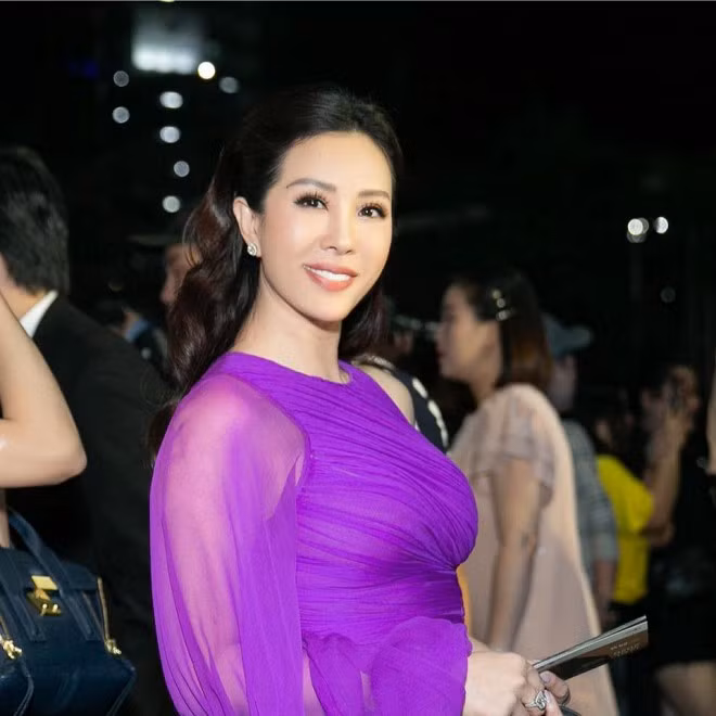 Hoa hau Thu Hoai rao ban can ho 168 m2