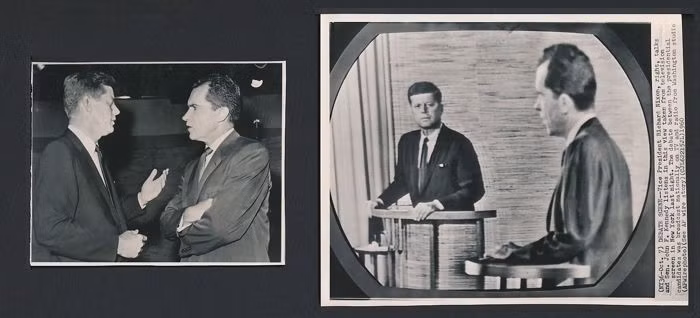 Theo đó, hai ứng viên ngôi cách nhau gần 5.000 km. Người điều khiển cuộc tranh luận lại ngồi ở một trường quay khác.