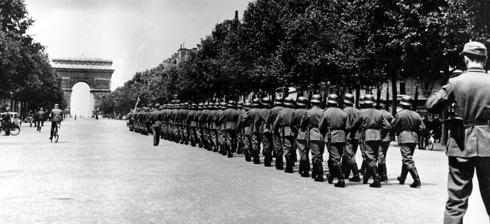 Phát xít Đức là kẻ thù lớn của quân Đồng minh trong Thế chiến 2. Theo đó, cơ quan tình báo của các nước Đồng minh được triển khai đến nhiều nước, bao gồm cả Đức để thu thập tin tức cơ mật về "nhất cử nhất động" cũng như các chiến dịch sắp tới của chính quyền Hitler.