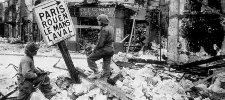 Thế nhưng, lãnh đạo phe Đồng minh không tin rằng trùm phát xít Hitler sẽ tấn công Pháp nên không có sự chuẩn bị lực lượng đầy đủ cho sự kiện này.