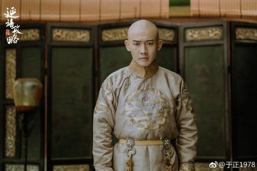 Theo đó, những gánh hát nổi tiếng nhất đến tỉnh Giang Nam, Chiết Giang để biểu diễn cho Càn Long.