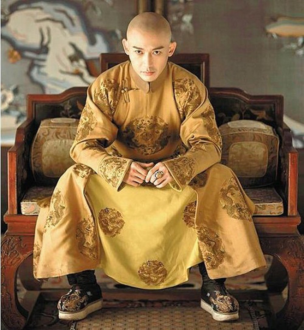 Không chỉ tổ chức tiệc trong Tử Cấm Thành, Càn Long còn xuất cung tìm thú vui. Ông hoàng nổi tiếng lịch sử Trung Quốc này có tới 6 chuyến tuần du phương nam. Ngoài việc thị sát dân tình, mục đích chủ yếu của các chuyến tuần du của Càn Long là đi thăm thú các nơi và ăn chơi hưởng lạc.