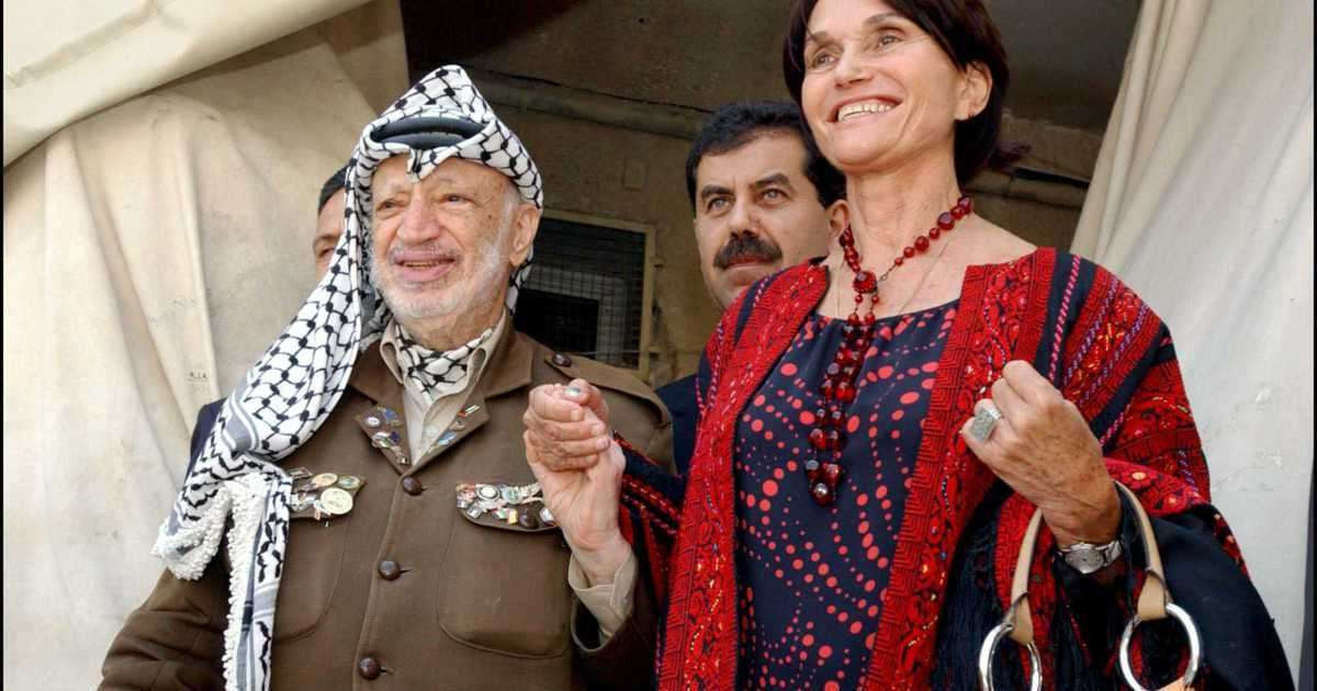 Bà từng theo học tại Pháp và trở thành giáo sư ngành xã hội học tại Đại học Sorbonne ở Paris và Đại học Complutense ở Tây Ban Nha.