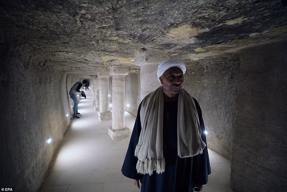 Đến năm 1992, kim tự tháp cổ xưa này tiếp tục bị thiệt hại do trận động đất nghiêm trọng.