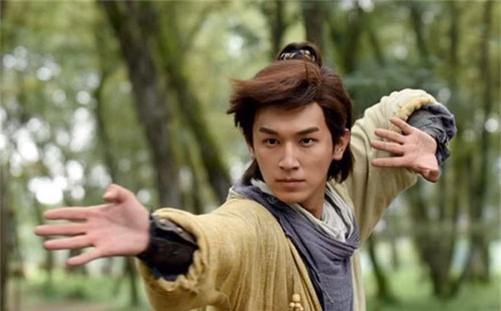 Khi quân đội Mông Cổ xâm lược nhà Nam Tống, Quách Tĩnh cùng vợ và các tướng sĩ đứng lên bảo vệ thành Tương Dương. Đây là một trong những dấu ấn vẻ vang trong cuộc đời Quách Tĩnh.