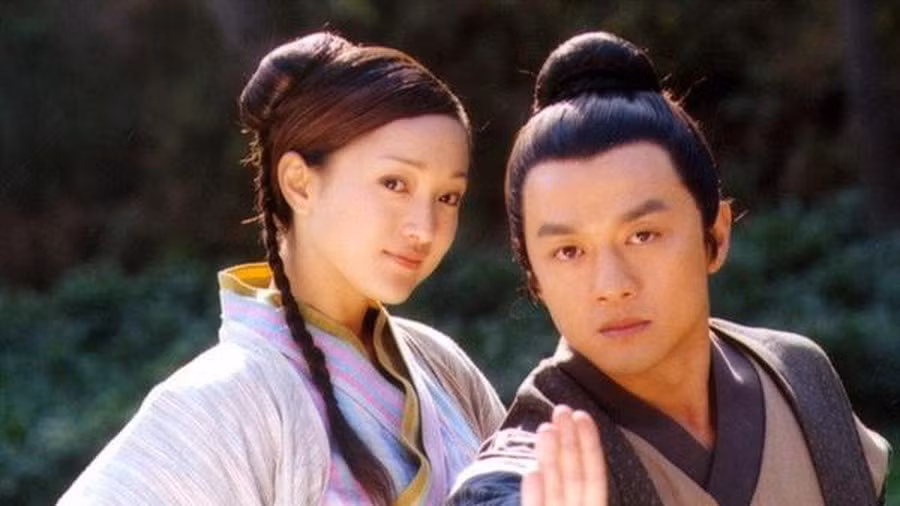 Kim Dung mô tả Quách Tĩnh là người đôn hậu, thật thà và giỏi võ nghệ. Ông nổi tiếng giang hồ với bộ chưởng pháp Hàng long thập bát chưởng.