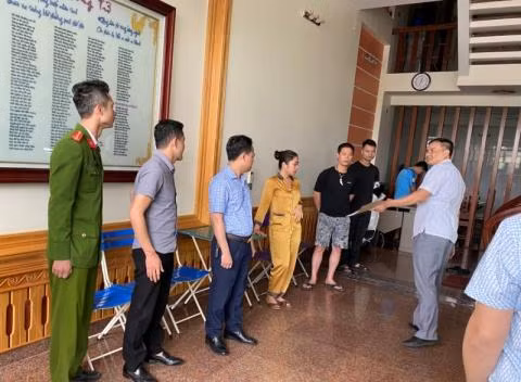 Giang ho com can Dat Ma bi bat khi ve que-Hinh-2