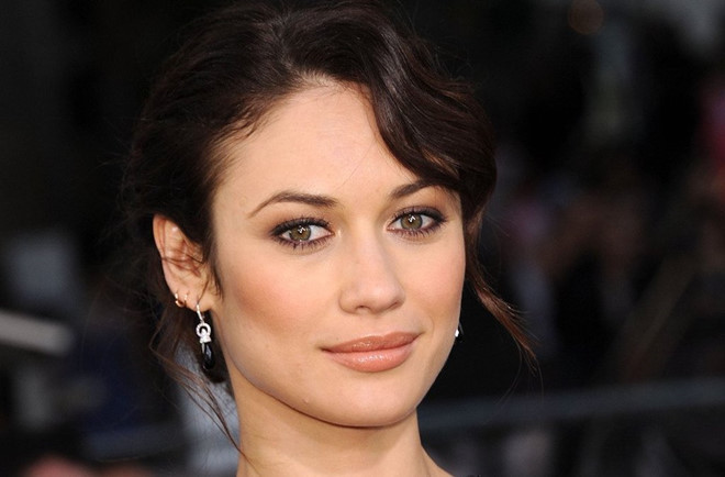 Diễn viên truyền hình Mỹ gốc Hàn Daniel Dae Kim, diễn viên điện ảnh Mỹ Idris Elba, diễn viên Mỹ Kristofer Hivju, diễn viên Mỹ Colton Underwood, nữ diễn viên Ukraina đóng phim 007 Olga Kurylenko (trong ảnh), MC phát thanh và truyền hình Mỹ Andy Cohen, nhà văn Chile Luis Sepulveda....