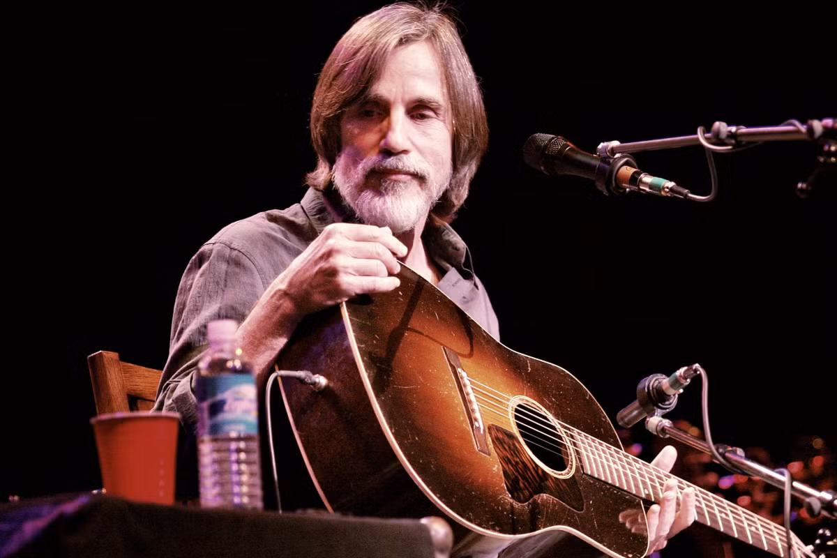 Thủ lĩnh đảng Dân chủ Italy Nicola Zingaretti, Cố vấn An ninh Quốc gia Brazil Augusto Heleno, ứng cử viên Chủ tịch Đảng Dân chủ Thiên chúa giáo Đức Friedrich Merz, Bộ trưởng Môi trường Ba Lan Michal Wos, Dân biểu Mỹ Janet Broderick, Thị trưởng Miami (Mỹ) Francis Suarez, ca sĩ rock and roll người Mỹ Jackson Browne (trong ảnh), nghệ sĩ opera Tây Ban Nha Placido Domingo....