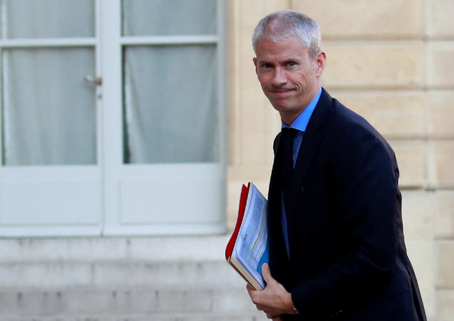 Một số nhà lãnh đạo, ngôi sao nổi tiếng thế giới khác được phát hiện nhiễm Covid-19 gồm: Phó Chủ tịch Quốc hội Iran Abdolreza Mesri, Bộ trưởng Công nghiệp, Mỏ và Kinh doanh Iran Reza Rahmani, Thứ trưởng Bộ Y tế Iran, Trưởng ban phòng chống dịch của Iran Iraj Harirchi, Bộ trưởng Văn hóa Pháp Franck Riester (trong ảnh), Tổng thư ký đảng Vox của Tây Ban Nha Javier Ortega Smith...