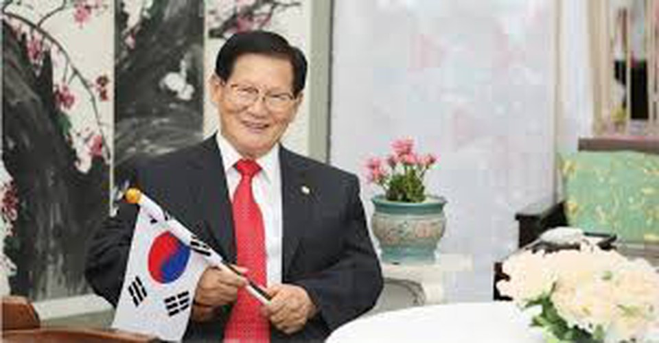 Đặc biệt, giáo chủ Lee Man-hee khẳng định bản thân không bao giờ chết. Theo đó, các tín đồ gia nhập giáo phái Tân Thiên Địa cũng sẽ được hưởng sự "bất tử về xác thịt" này.