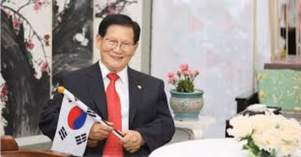 Đặc biệt, giáo chủ Lee Man-hee khẳng định bản thân không bao giờ chết. Theo đó, các tín đồ gia nhập giáo phái Tân Thiên Địa cũng sẽ được hưởng sự "bất tử về xác thịt" này.