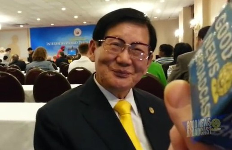 Giáo phái Tân Thiên Địa quan niệm bệnh tật là tội lỗi và bị bệnh cũng phải đến lễ cầu nguyện. Thế nhưng, thực tế chứng minh những điều mà giáo chủ Tân Thiên Địa Lee Man-hee từng hùng hồn tuyên bố là hoàn toàn sai.