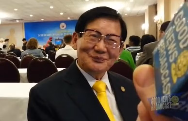 Giáo phái Tân Thiên Địa quan niệm bệnh tật là tội lỗi và bị bệnh cũng phải đến lễ cầu nguyện. Thế nhưng, thực tế chứng minh những điều mà giáo chủ Tân Thiên Địa Lee Man-hee từng hùng hồn tuyên bố là hoàn toàn sai.