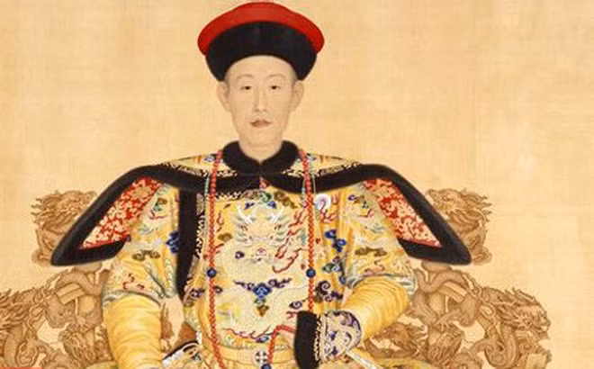 Tương truyền, thanh kiếm Cửu Long được tạo ra bằng việc sử dụng máu của 49 người độc ác. Theo đó, vũ khí này mang sát khí nặng và được cho mang "lời nguyền chết chóc".