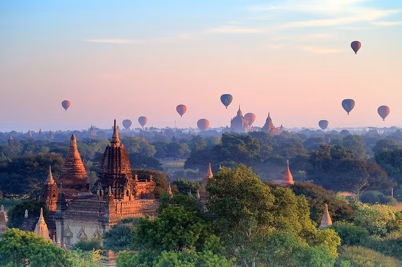 Không chỉ đổi tên quốc gia, một số địa danh ở Myanmar cũng thay đổi tên gọi. Nổi tiếng là Rangoon đổi thành Yangon và Irrawaddy đổi thành Ayeyarwady.