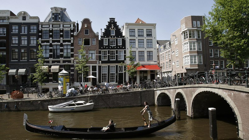 Thêm nữa, "Holland" chỉ là tên gọi của 2 trong số 12 tỉnh của quốc gia này.