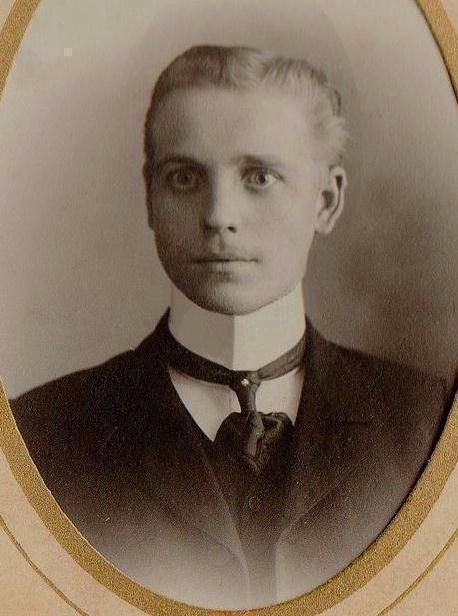 Nếu không kịp thời tháo cổ áo đó ra thì người mặc có thể bị ngạt thở dẫn đến tử vong.