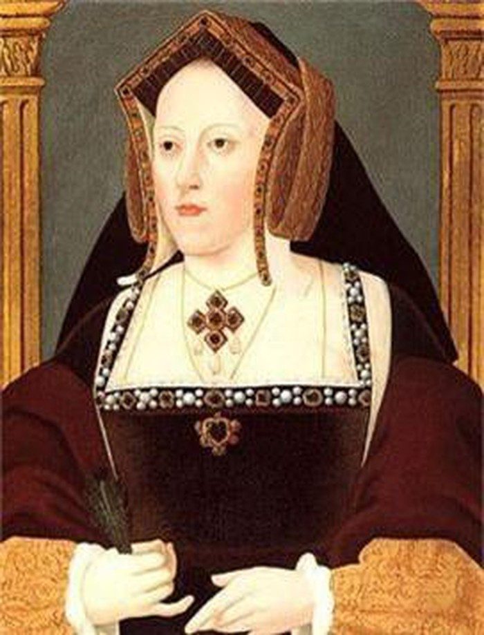 Đây được cho là lý do Vua Henry VIII lần lượt lập 6 hoàng hậu và giết 2 người trong số đó. Cụ thể, Catherine xứ Aragon (1485 - 1536) là hoàng hậu đầu tiên của Vua Henry VIII bị phế bỏ tước vị vì không sinh được con trai nối dõi.