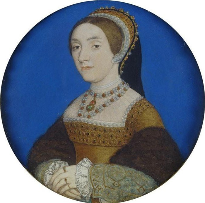 Vì vậy, Vua Henry VIII lấy Katherine Howard và phong bà làm hoàng hậu thứ 5. Bà hoàng này về sau bị cáo buộc ngoại tình và bị xử tử.