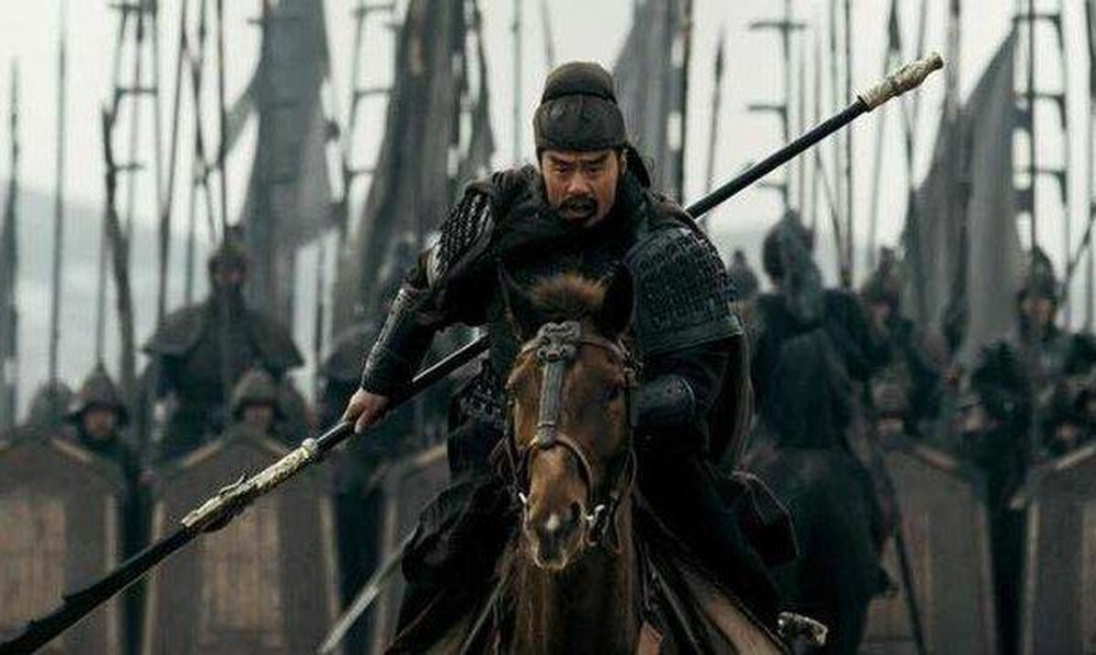 Dù vậy, cuối cùng, Hoa Hùng thảm bại dưới tay Quan Vũ. Đây được xem là thắng lợi lớn đầu tiên của Quan Vũ.